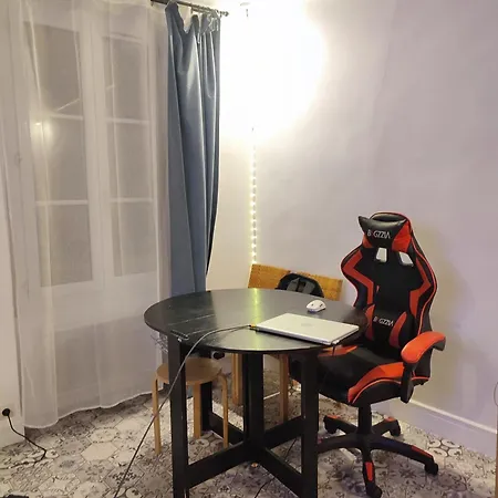 Montmartre Charm Luxurious Getaway Parijs